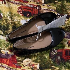 Amazon Essentials Women’s Black Ballet Flats – Size 5.5 – New With Tags
